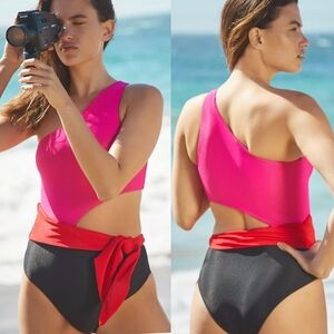 New!Beach Riot Carlie One Piece in Garcia colorblock